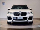 【キドニーグリル】BMWは約90年もの間、ほぼ全ての車両にひと目でBMWだと分かるこの特徴的なフロントグリルが備えられ、デザイン・アイコンとして親しまれてきました。