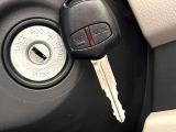 【キーレス】少し離れた場所からでもボタン一つでドアの開錠・施錠ができるのでとっても便利!ドアの鍵穴周りに傷をつけることもありません♪