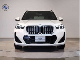 【キドニーグリル】BMWは約90年もの間、ほぼ全ての車両にひと目でBMWだと分かるこの特徴的なフロントグリルが備えられ、デザイン・アイコンとして親しまれてきました。