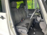運転席まわりには十分なスペースがあり、大柄な方でもゆったり運転していただける環境です。