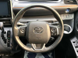 【純正革巻きステアリング】上質な革を使用することで、手にしっかり馴染みとても運転しやすいハンドルです♪