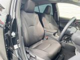 運転席シート廻りは使用感も少なく、良好な状態となっています。前オーナー様が丁寧に使っていたことがよくわかりますね。