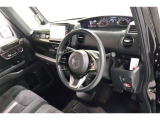 運転席周りは遊びにも通勤にも普段のお買い物にもピッタリ。日々のドライブに居心地のよいレイアウトです。