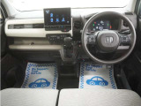 運転にかかわる様々な操作を安全に行えるように視点移動が少なく、操作性に配慮されたスイッチ類が凝縮されたコクピットです。