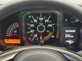 【メーターまわり】ドライバーから見やすい位置にあって安全運転に寄与します。マルチインフォメーションディスプレイでは、クルマに関する情報の確認はもちろん、各種安全機能・装備のON/OFFも設定可能。
