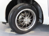 タイヤサイズは175/65R/15です