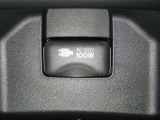 【電源コンセント】非常時やキャンプなどに役立つAC100V/100Wコンセント付きです。