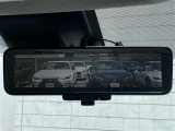 【デジタルインナーミラー】車両後方カメラの映像をミラーに映すことが出来ます。 そのため、後席に人や荷物があって後方が見えづらい場合でもしっかり視界を確保することが出来ます。