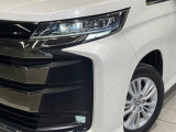 【LEDヘッドライト】悪天候や夜間走行時も良好な視界を確保し安心して運転できる高輝度LEDヘッドライトを装備!点灯速度が早く、消費電力も抑えられています。
