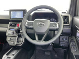 運転席まわりです。 各操作スイッチは使いやすい位置に配置されてます。