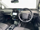 運転席まわりです。 各操作スイッチは使いやすい位置に配置されてます。