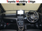 シックな色使いの運転席周りですね。すっきりとしたデザインで上品な色使いです。居心地の良い運転席、長く座ってられるリラックスできるデザインがいいですね