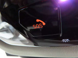 SOSコール/エアバックが展開するような深刻な事故において、自動でSOSコールを発信します。車内で急病人が出るような緊急時は、手動で発信可能です。