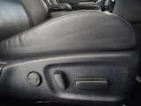 パワーシート搭載。微妙な調整が手軽にでき、ピッタリのポジションで運転することが可能です。