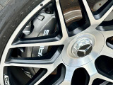 限定車/専用22AW/シルバ-シャドウアクセント/AMGカ-ボンインテリアトリム/専用ナッパレザ-インテリア(チタニウムグレ-&ブラック)/ボディ同色スペアタイヤカバ-/AMGダ-ククロ-ムグリル/AMGエクスクル-シブPKG