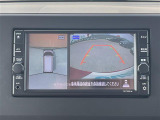 【アラウンドビューモニター】上から見下ろしたように駐車が可能です。安心して縦列駐車も可能です。