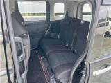 ゆとりある広々とした車内空間は、ドライブを始め買い物やレジャーなど、幅広く活躍します。一人でもみんなとでもお出かけを楽しみましょう!