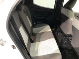 【後部座席】も当然、綺麗・清潔に仕上げております。内装の綺麗なお車は気持ちが良いですし、コンディションのいい車が多いです。これもオススメの1台です。