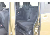 中古車をキレイで気持ちよくお乗りいただけるよう、エンジンルームからシートを外した洗浄まで、目に見えない部分も徹底的に洗浄しています!