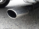 マフラーはダイハツ他車流用で車検対応です。ノーマルマフラーに比べてリアビューがグレードUPしており、音量は上品で車検対応品です。