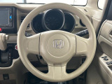 インテリアに合わせたデザインのステアリングは、運転される方のことも考え、運転しやすい形状、大きさです。是非一度、実際に触ってお確かめください。