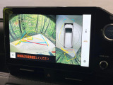 【パノラミックビューモニター】専用のカメラにより、上から見下ろしたような視点で360度クルマの周囲を確認することができます☆死角部分も確認しやすく、狭い場所での切り返しや駐車もスムーズに行えます。