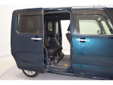 当店は全車『ロングラン保証』付!(1年間、距離無制限 HV車はHV保証付) 別途延長保証もご用意しております♪ ぜひ現車を確認にご来店ください