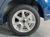 タイヤサイズは165/65R14で社外アルミホイールを履いています
