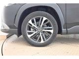純正なので車に似合うデザインになっていますね。スタッドレスタイヤもご相談下さい。