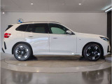 ☆BMWの前後重量配分50:50はエンジン自体をフロントタイヤよりも後ろにずらし、通常はエンジンルーム内に搭載される重量物であるバッテリーをトランクに移動させるなどして実現されています☆