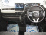 運転にかかわる様々な操作を安全に行えるように視点移動が少なく、操作性に配慮されたスイッチ類が凝縮されたコクピットです。