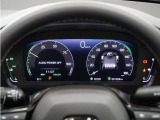 10.2インチデジタルグラフィックメーターで、速度表示やHonda SENSING作動表示などを、分かりやすく表示 見やすさを追求したメーターです。