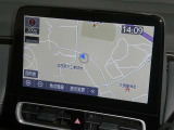 【10インチ純正ナビ】純正ナビを装備。タッチパネル式で使いやすく、詳細地図により目的地をピンポイントで設定できます。初めての道でも迷いにくく、ロングドライブも快適ですよ♪