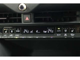 運転席と助手席、それぞれ温度調節ができ、オールシーズン快適なオートエアコンとなっております!