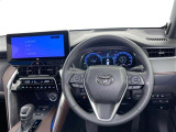 運転席まわりです。 各操作スイッチは使いやすい位置に配置されてます。