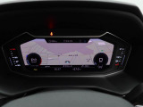 必要に応じてメーター内に地図や車両のインフォメーションなどを切り替え表示できるバーチャルコクピット
