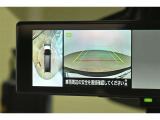 バックガイドモニターで、後方を確認しながら安心して駐車することができます。運転初心者も熟練者も必須の機能ですよ!