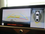 パノラミックビューモニター付きです。車両を上から見たような映像をディスプレイオーディオ画面に表示。運転席からの目視だけでは見にくい、車両周辺の状況をリアルタイムでしっかり確認できます。