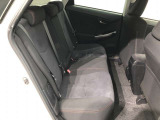【後部座席】も当然、綺麗・清潔に仕上げております。内装の綺麗なお車は気持ちが良いですし、コンディションのいい車が多いです。これもオススメの1台です。