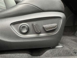 パワーシート搭載。微妙な調整が手軽にでき、最適なポジションで運転することが可能です。