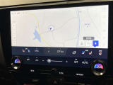 ディスプレイオーディオを装備。スマホとクルマをつなぐことで、これまでのナビに加えて、いろんなサービスが楽しめます。