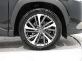 タイヤサイズは(225/50R18)で純正アルミホイールです。