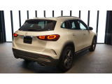 メルセデスジャパンが定めるサーティファイドカー(認定中古車)として登録を致しますので、納車時にはタイヤやバッテリー等も規定以下の数値であれば、整備代金を頂かず、無償で交換となります。ご安心下さい。