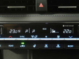 左右独立温度コントロールフルオートエアコンです。運転席、助手席それぞれで独立して温度設定ができます。冷え性の方が乗っても安心ですね♪