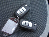 ご希望車の細部の写真をメールで送らせていただいております。来店ができない方でも指定いただいた箇所など何枚でもお送りいたします。