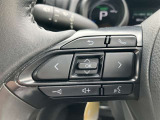 ステアリングスイッチ付き。前方から目を離すことなく操作することが可能です。
