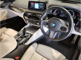 ☆センターパネルを運転席側に僅かに傾けたBMW独特のインパネ☆【駆け抜ける歓び】はここからもスタートしております☆