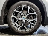 【BMWアロイホイル】軽量かつ強度に拘ったアロイホイル。走行性能ポテンシャルを引き出す設計。車の足元を引き締めてくれる大きなポイントはアロイホイルです。