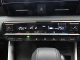 オートエアコンを装備しています。室内の温度を設定すると、センサーが室温を感知して、温度、風量を自動的にコントロールし、快適な空間にしてくれます。