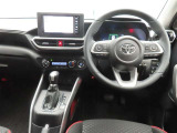 ぜひ展示車の運転席に座ってみてください。